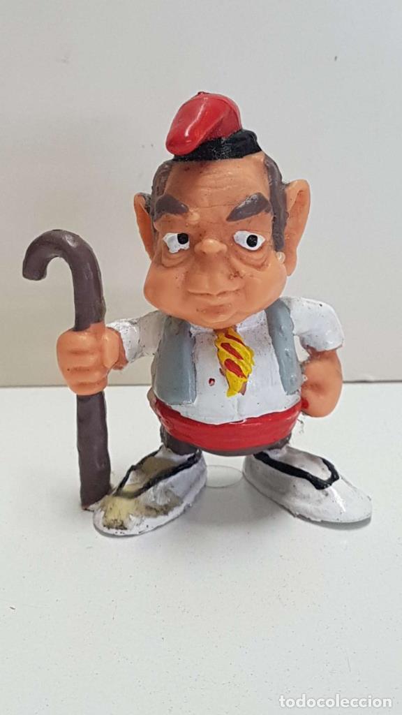 Sammeln von Zeitschriften und Zeitungen: Figura PVC: de Jordi Pujol con baston y barretina de 7cm de altura