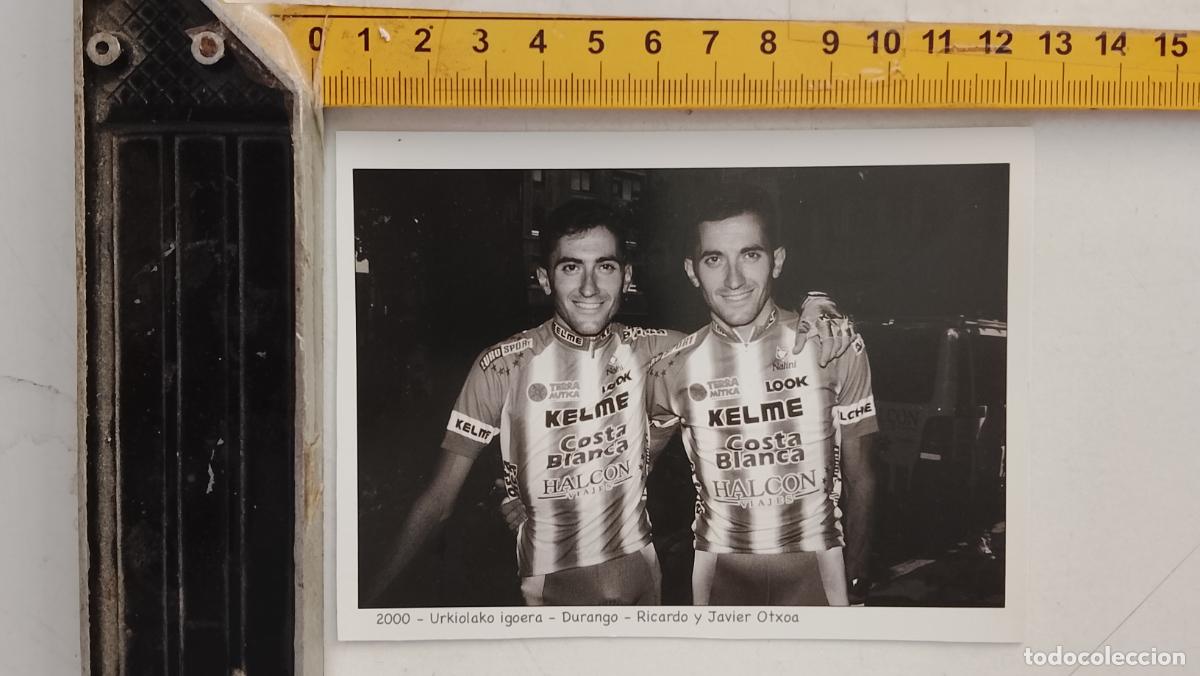 Coleccionismo de revistas y peri&oacute;dicos: RECORTE PRENSA CICLISMO - IMAGEN DEL A&Ntilde;O 2000 KELME - URKIOLAKO IGOERA - RECARDO Y JAVIER OTXOA
