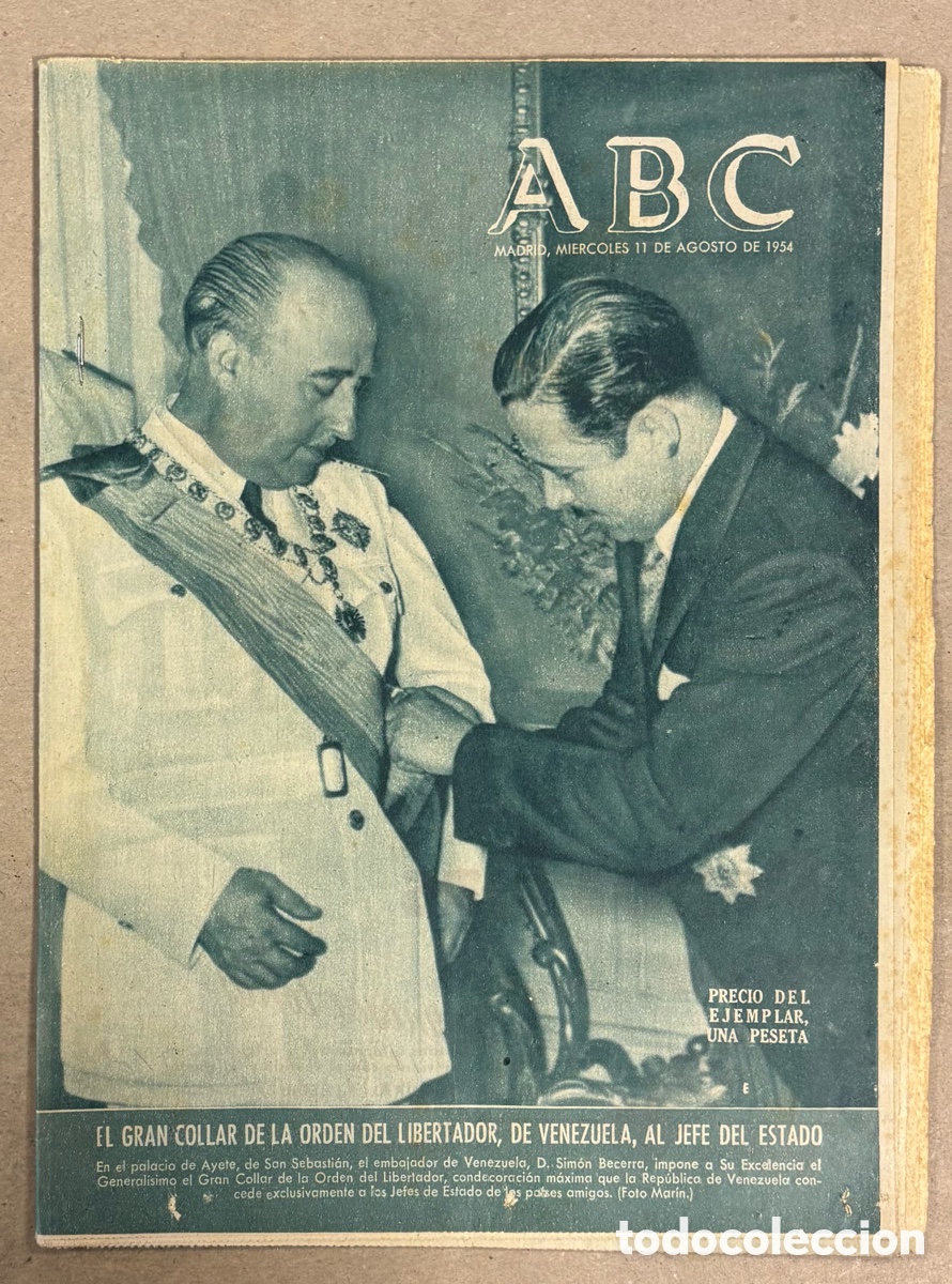 Coleccionismo de revistas y peri&oacute;dicos: ABC (11 AGOSTO 1954) COLLAR ORDEN DEL LIBERTADOR VENEZUELA A FRANCO, DESCENSO DEL SELLA