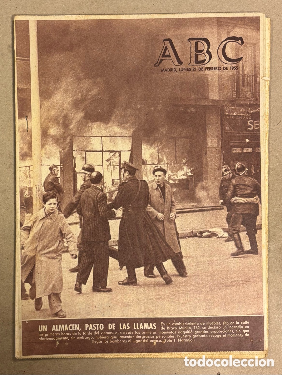 Coleccionismo de revistas y peri&oacute;dicos: ABC (21 FEBRERO 1955) ALMAC&Eacute;N DE MUEBLES DE BRAVO MURILLO EN LLAMAS, REFORMA CASTILLO DE COCA
