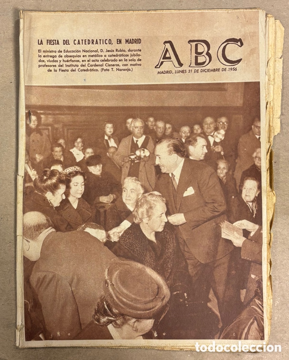 Coleccionismo de revistas y peri&oacute;dicos: ABC (31 DICIEMBRE 1956) FIESTAW CATEDR&Aacute;TICO EN MADRID, VOLADURA ESTATUA LESSEPS EN PORT SAID,