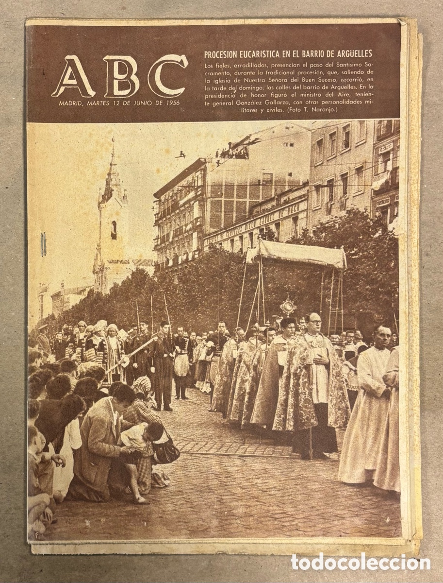 Coleccionismo de revistas y peri&oacute;dicos: ABC (12 JUNIO 1956) PROCESI&Oacute;N BARRIO DE ARG&Uuml;ELLES, PRINCIPE MULEY HASSAN MARRUECOS VISITA FRANCO