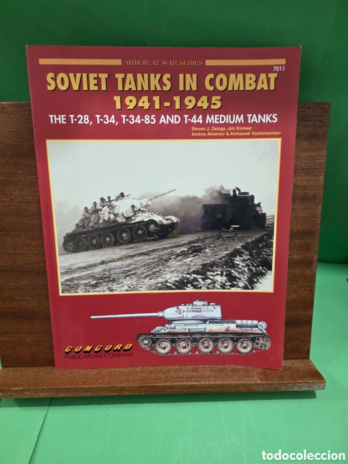 Coleccionismo de revistas y peri&oacute;dicos: &rdquo;&rdquo;SOVIET TANKS IN COMBAT, 1941-1945&rdquo;&rdquo;...CONCORD PUBLICATIONS COMPANY...2002...