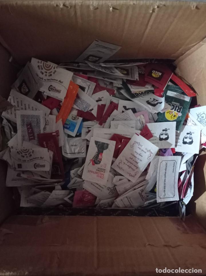 Collection sugar packets: Caja con algunos miles de sobres de azucar de RESTOS DE SERIES de Espa&ntilde;a y Portugal.