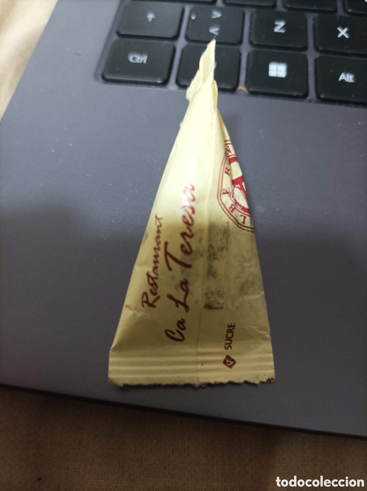 Sobres de az&uacute;car de colecci&oacute;n: SOBRE AZ&Uacute;CAR RESTAURANT CA LA TERESA - SERHS DISTRIBUCI&Oacute; - FORMA TRIANGULAR - SIN ABRIR - Foto 3