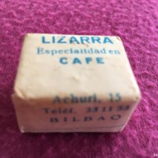 Sobres de azúcar de colección: ANTIGUO TERRON DE AZUCAR DE LA HOTEL BIARRITZ / CAFE LIZARRA - AÑOS 60