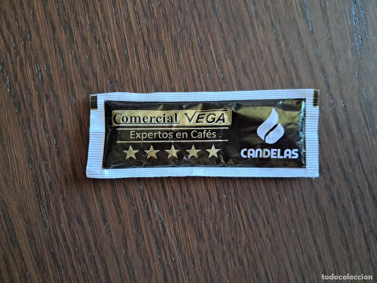 Sobres de az&uacute;car de colecci&oacute;n: sobre de az&uacute;car vac&iacute;o publicitario, comercial Vega, caf&eacute; candelas. con frase al dorso.