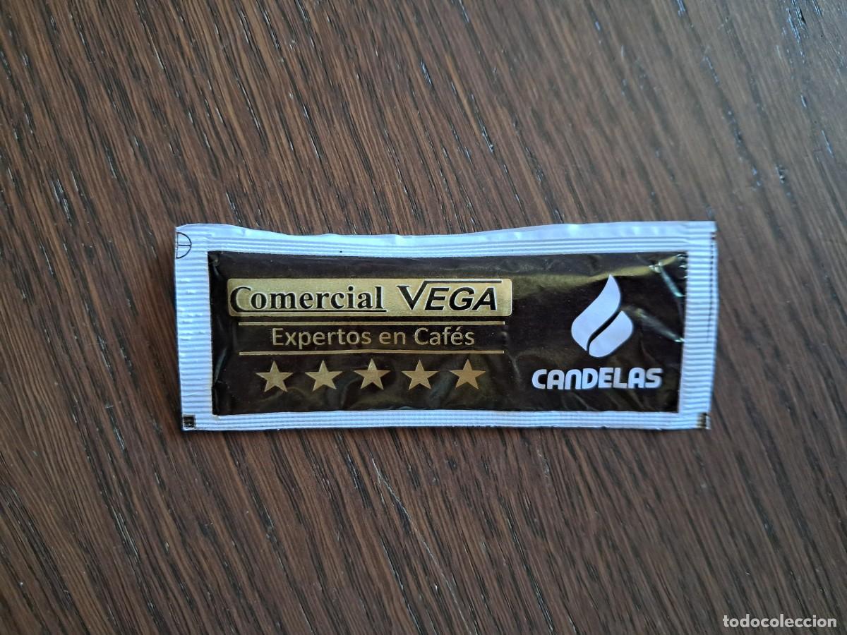 Sobres de az&uacute;car de colecci&oacute;n: sobre de az&uacute;car vac&iacute;o publicitario, comercial Vega, caf&eacute; candelas. con frase al dorso.