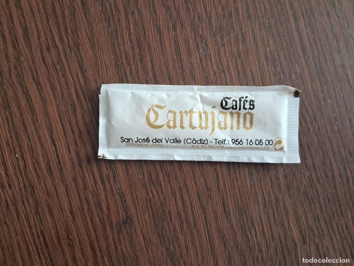Sobres de az&uacute;car de colecci&oacute;n: sobre de az&uacute;car vac&iacute;o publicitario, caf&eacute;s cartujano, C&aacute;diz. con frase al dorso.