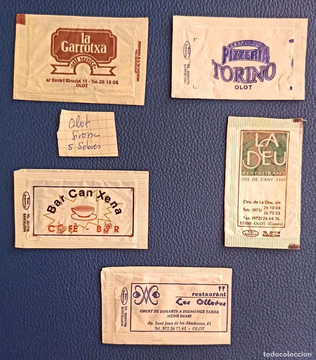 Sobres de az&uacute;car de colecci&oacute;n: Sobres de azucar. 5 Sobres de azucar. Olot. Girona. Uno abierto como un libro.