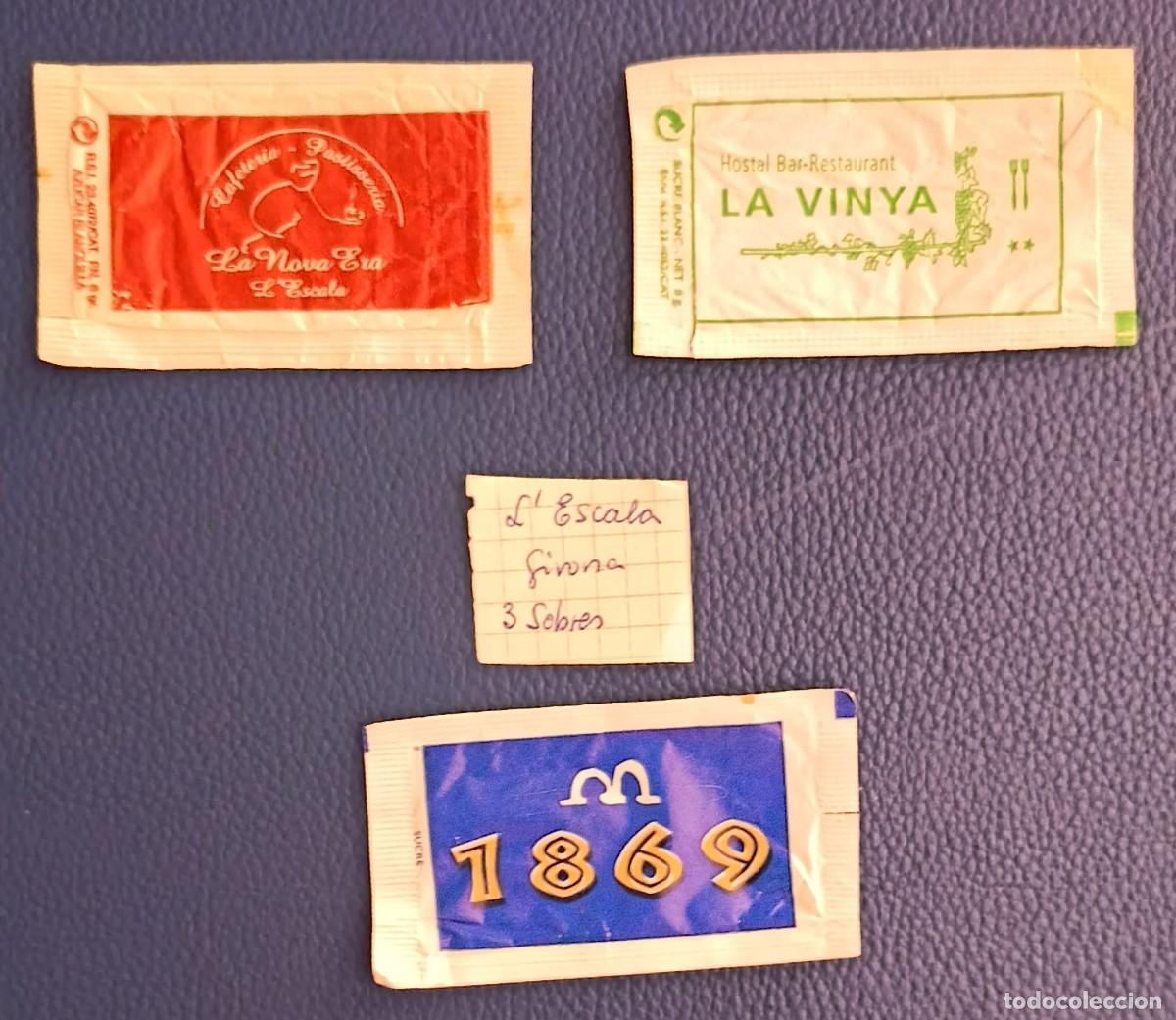 Sobres de az&uacute;car de colecci&oacute;n: Sobres de azucar. 3 Sobres de azucar. L'Escala. Girona. Uno abierto como un libro.