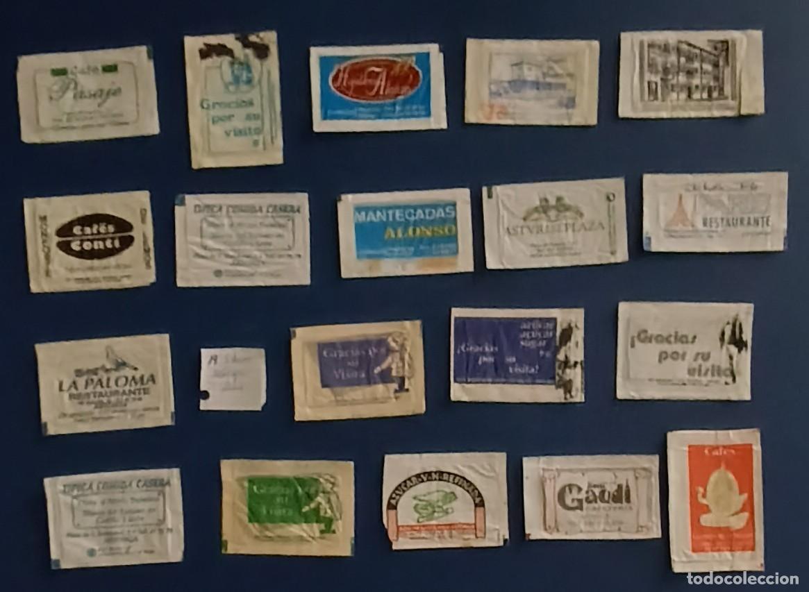 Sobres de az&uacute;car de colecci&oacute;n: Sobres de azucar. 19 Sobres de azucar. Astorga. Leon. Uno abierto como un libro.