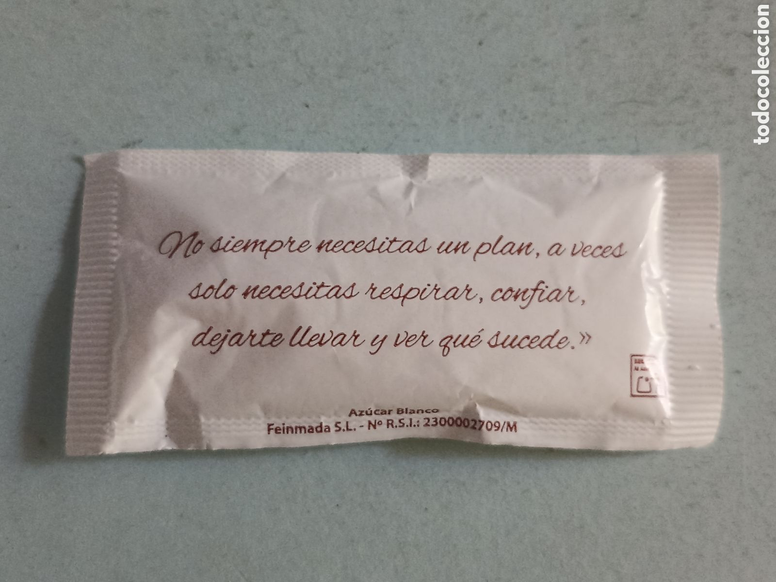 Sobres de az&uacute;car de colecci&oacute;n: 1 azucarillo lleno - Frase No siempre necesitas un plan... - Pedido m&iacute;nimo 3 &euro;