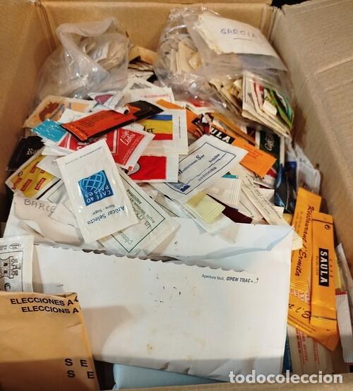 Sobres de az&uacute;car de colecci&oacute;n: Caja con miles de Sobres de Az&uacute;car, muy variados. (Peso 4 Kg. aprox.)