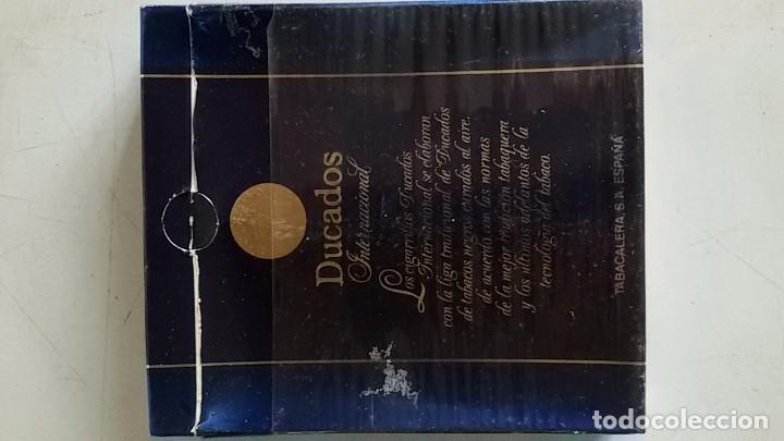 Paquetes de tabaco: Paquete de tabaco vacio Ducados Internacional - Foto 2