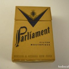 Paquetes de tabaco: ANTIGUA CAJETILLA DE TABACO PARLIAMENT, USA. VACIA.