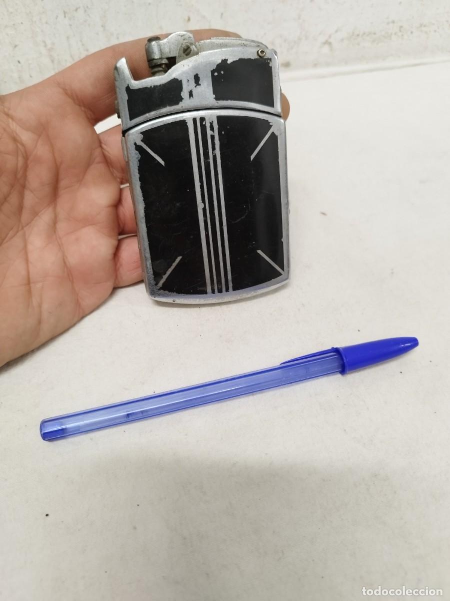 Paquetes de tabaco: Antigua pitillera para cigarros, con mechero. - Foto 1