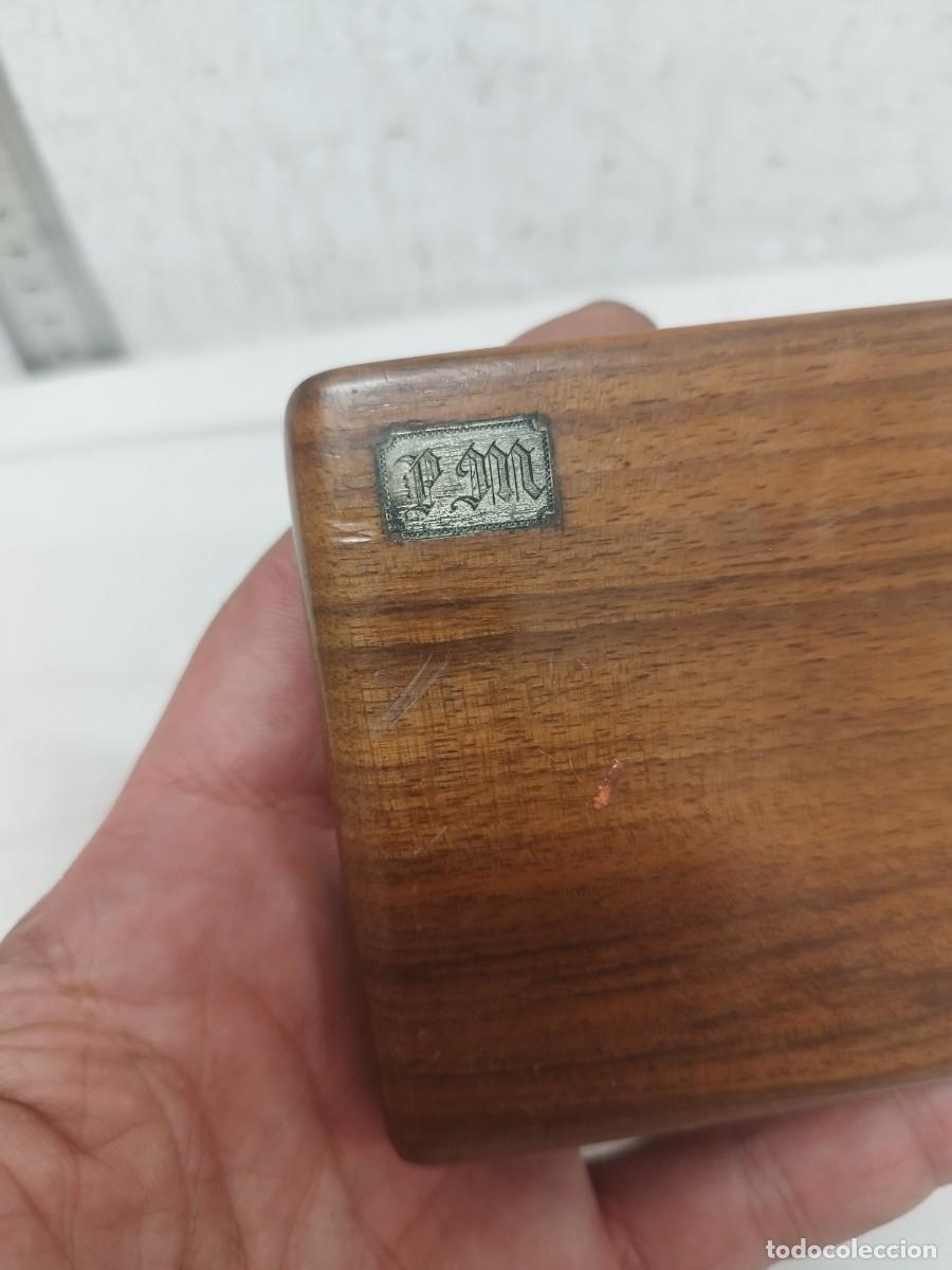 Paquetes de tabaco: Antigua pitillera de madera, con iniciales P.M. - Foto 2