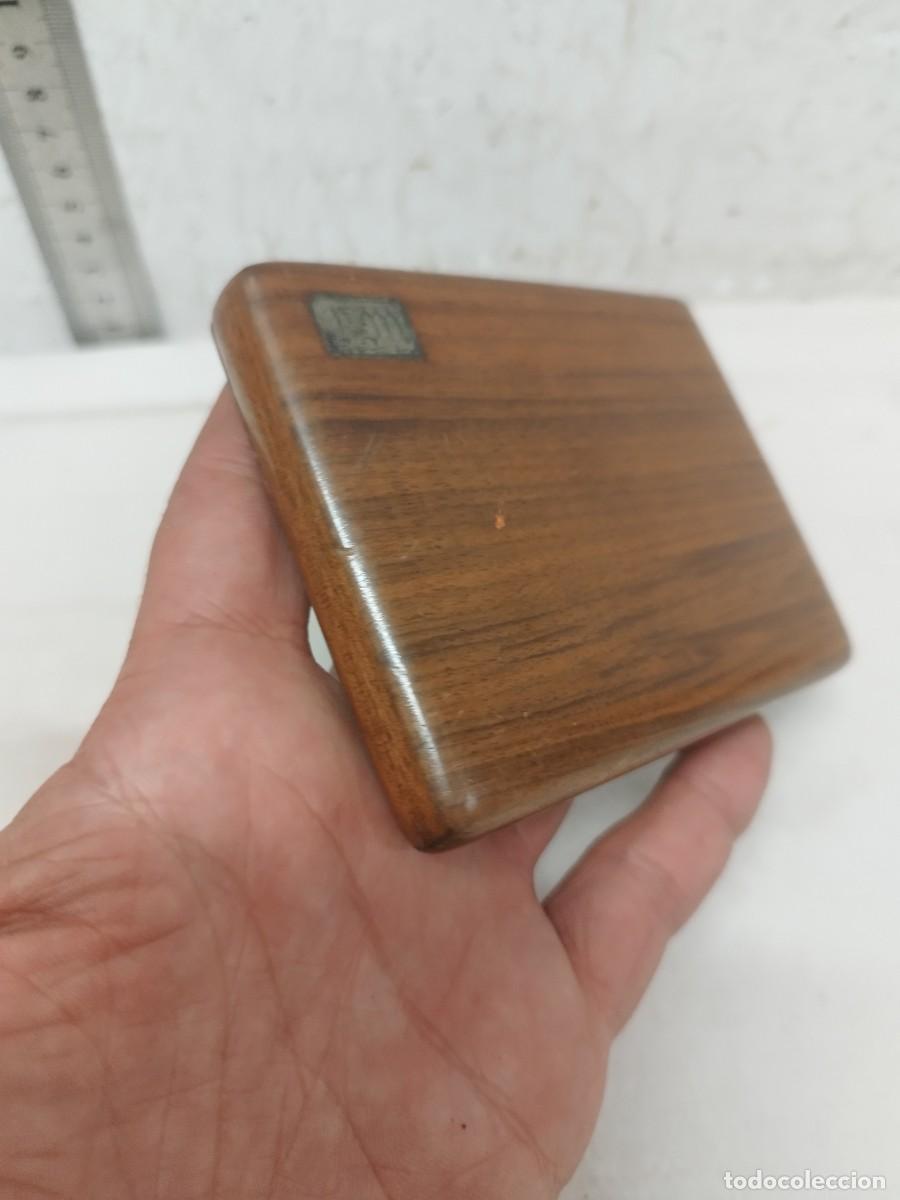 Paquetes de tabaco: Antigua pitillera de madera, con iniciales P.M. - Foto 3