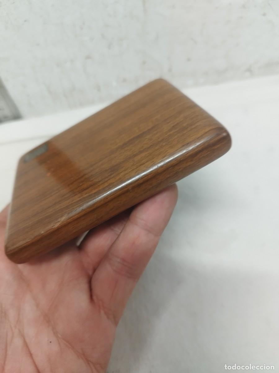 Paquetes de tabaco: Antigua pitillera de madera, con iniciales P.M. - Foto 4