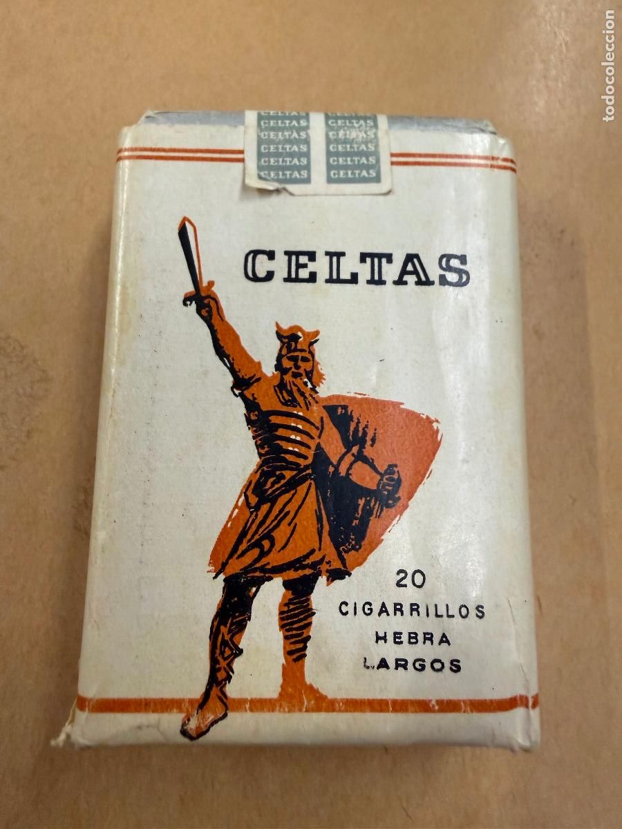 Paquetes de tabaco: Antiguo paquete de tabaco, cajetilla, CELTAS LARGOS. Muy curioso. Mide unos 7,5x9x1,5cms
