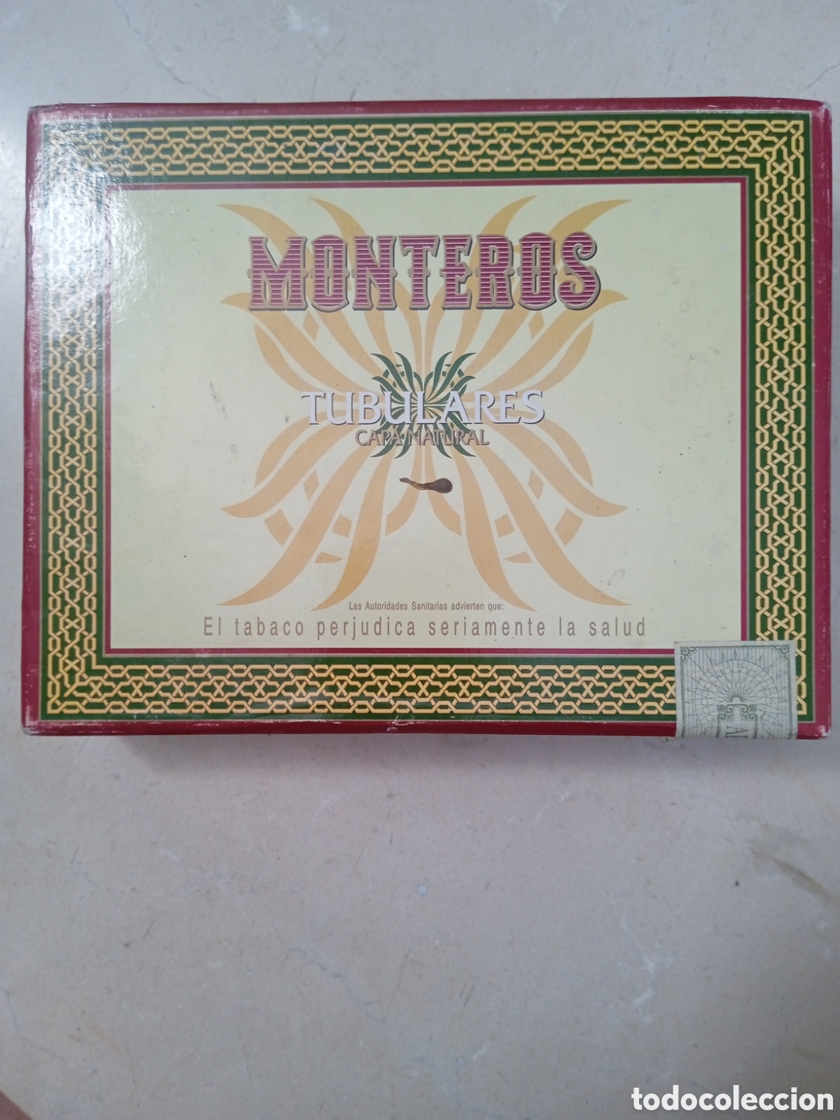 Paquetes de tabaco: Caja cigarros puros Monteros Tubulares