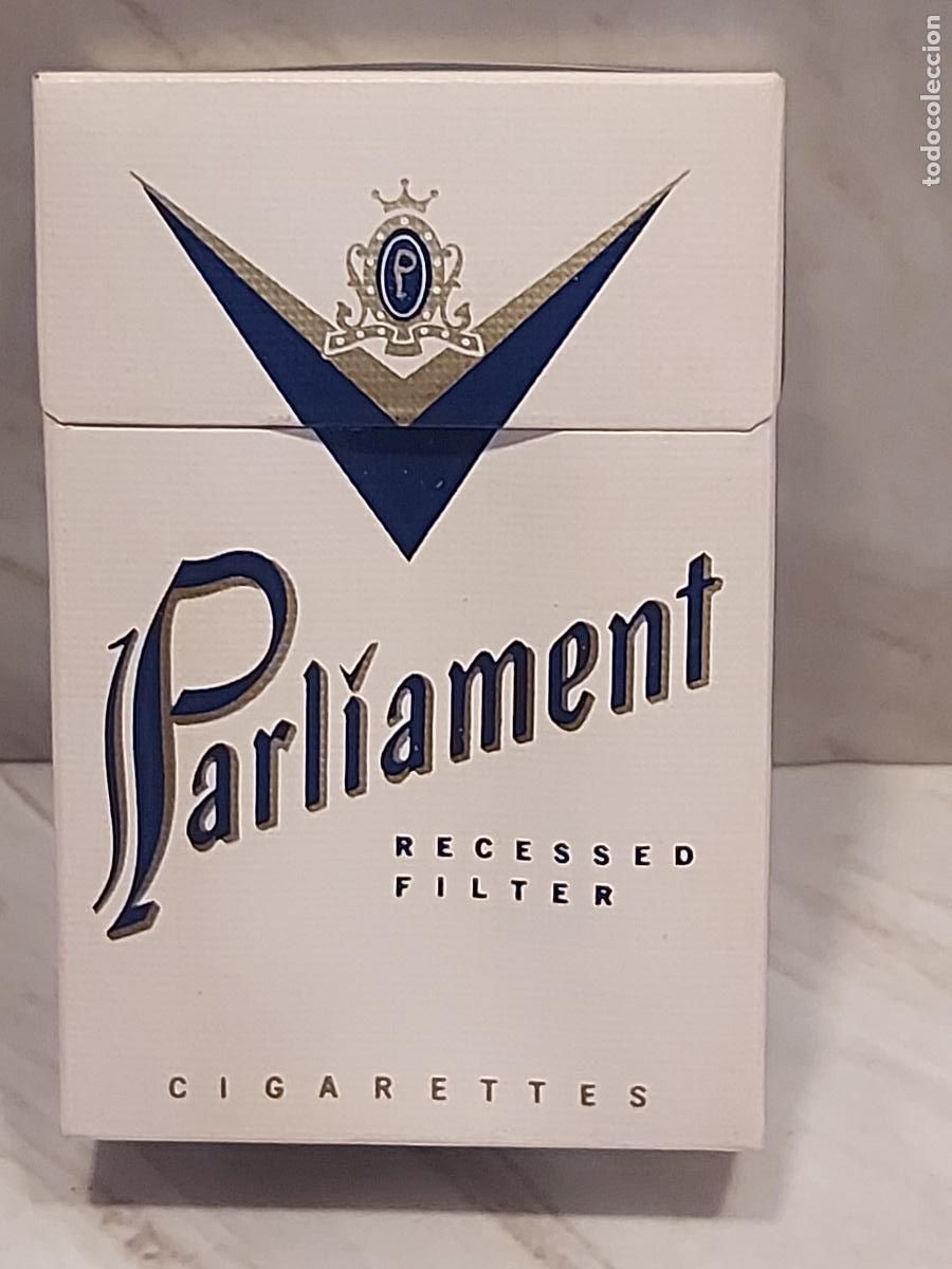 Paquetes de tabaco: ANTIGUA CAJETILLA PARLIAMENT RECESSED FILTER 20 CIGARRILLOS USA