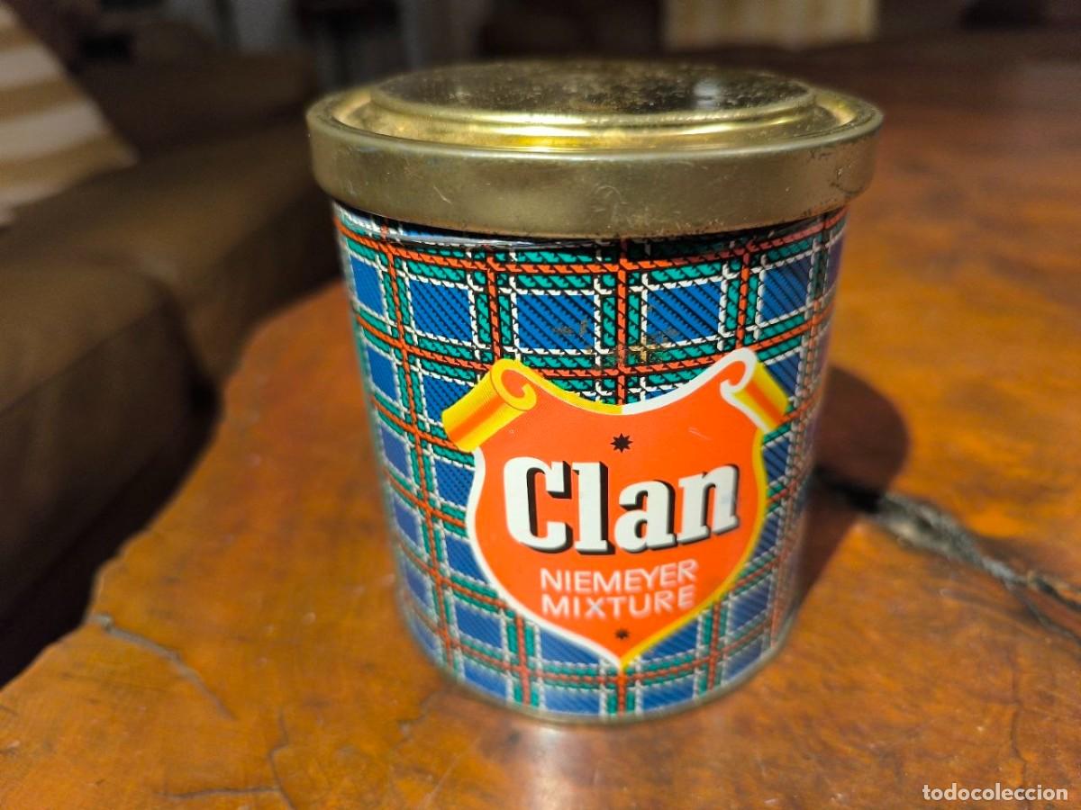 Paquetes de tabaco: Clan. Niemeyer Mixture. Lata Vintage de 200 gr. casi lena 145 gr . Made in Holland.