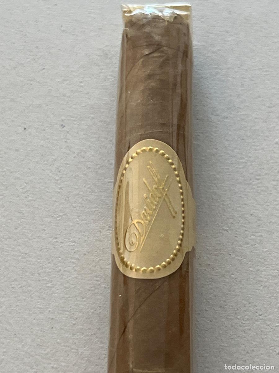 Paquetes de tabaco: Antiguo puro largo Davidoff.