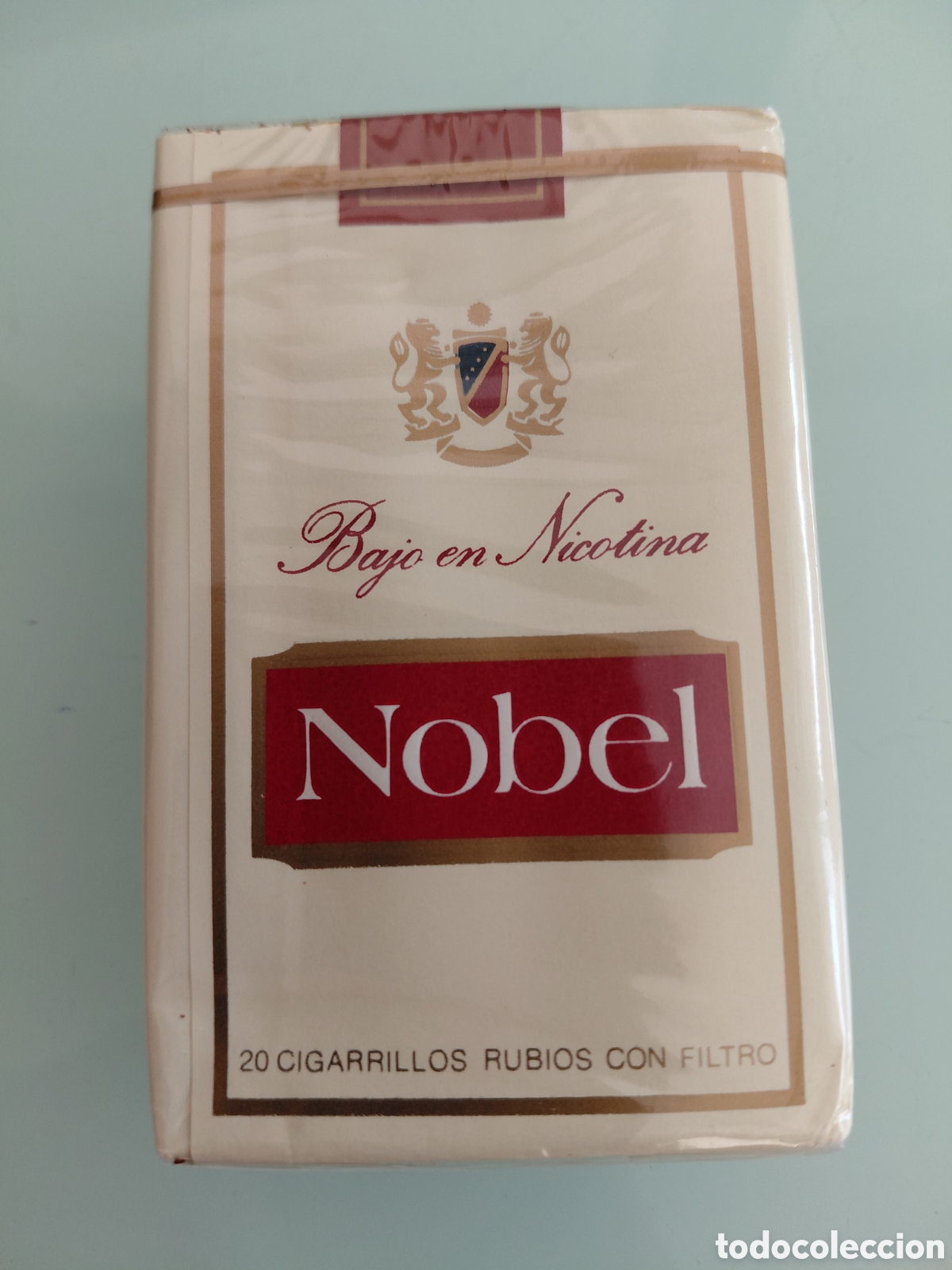 Paquetes de tabaco: ANTIGUO PAQUETE NOBEL, PRECINTADO, ADVERTENCIA SANITARIA, CODIGO DE BARRAS