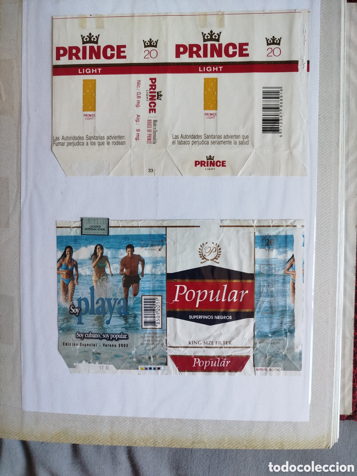 Paquetes de tabaco: Dos paquetes tabaco antiguos en plancha