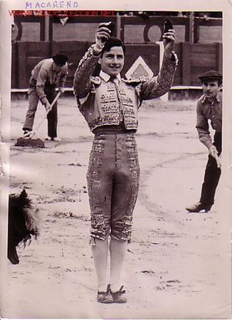 Bullfighting: FOTOGRAF&Iacute;A DEL TORERO MACARENO.