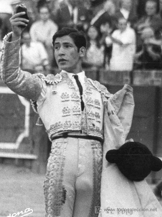 Bullfighting: FOTOGRAFIA ORIGINAL DE ARJONA AL TORERO EL PUNO. PLAZA DE TOROS DE SEVILLA.
