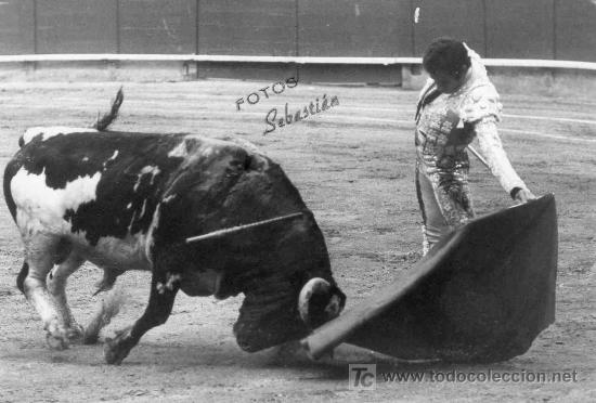 Bullfighting: FOTOGRAFIA ORIGINAL DE FRANCISCO SEBASTIAN AL TORERO RAFAEL CARRA. PLAZA DE TOROS DE BARCELONA