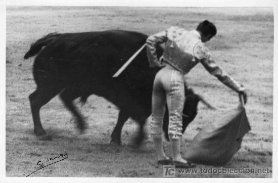 Bullfighting: FOTOGRAFIA ORIGINAL DE CERAS AL TORERO LUIS SEGURA.