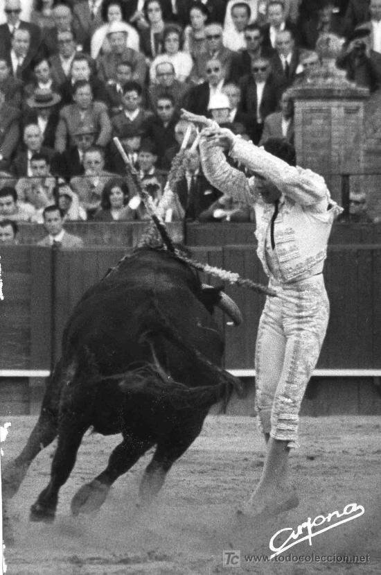 Stierkampf: FOTOGRAFIA ORIGINAL DE ARJONA AL TORERO ANGEL TERUEL. PLAZA DE TOROS DE SEVILLA.