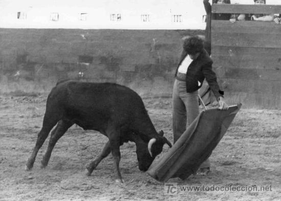 Stierkampf: FOTOGRAFIA ORIGINAL DE ARJONA A MAXIMO VALVERDE TOREANDO EN UN FESTIVAL TAURINO.
