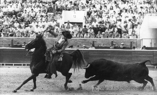 Stierkampf: FOTOGRAFIA ORIGINAL DE ARJONA AL REJONEADOR ANTONIO IGNACIO VARGAS. PLAZA DE TOROS DE CORDOBA