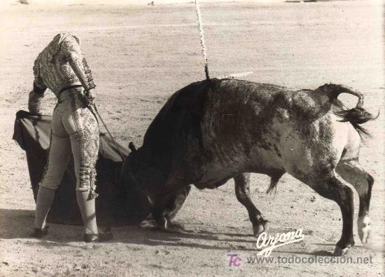 Stierkampf: FOTOGRAFIA ORIGINAL DE ARJONA AL TORERO VICTORIANO VALENCIA. PLAZA DE TOROS DE MADRID.