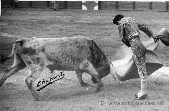 Stierkampf: FOTOGRAFIA ORIGINAL DE CHAPRESTO AL TORERO VICTORIANO VALENCIA. PLAZA DE TOROS DE ALBACETE.