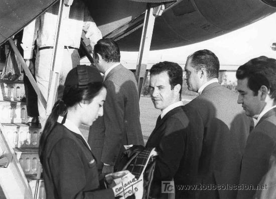 Stierkampf: FOTOGRAFIA ORIGINAL DE ARJONA AL TORERO DIEGO PUERTA A PUNTO DE TOMAR UN AVION