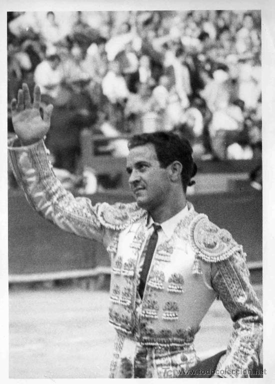 Stierkampf: FOTOGRAFIA ORIGINAL DE JOSE CERD&Aacute; AL TORERO DIEGO PUERTA. PLAZA DE TOROS DE VALENCIA
