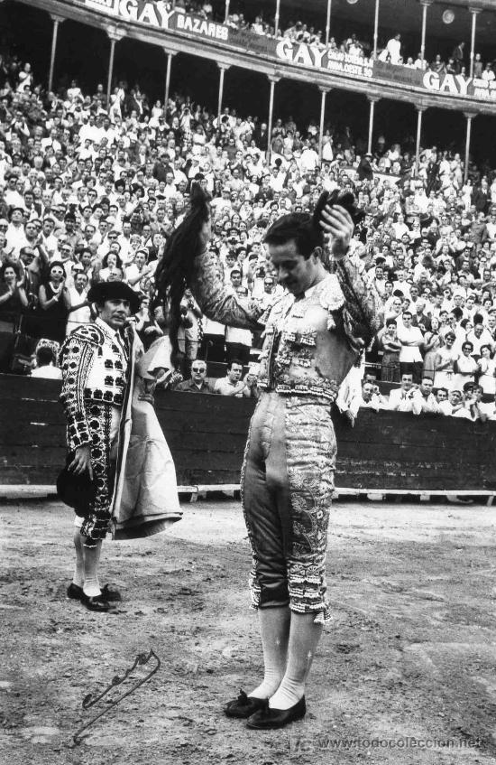 Stierkampf: FOTOGRAFIA ORIGINAL DE CUEVAS AL TORERO DIEGO PUERTA. PLAZA DE TOROS DE VALENCIA