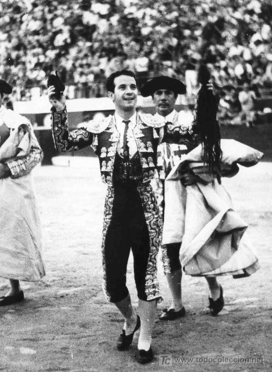 Stierkampf: FOTOGRAFIA ORIGINAL DE JOS&Eacute; CERD&Aacute; AL TORERO DIEGO PUERTA. PLAZA DE TOROS DE VALENCIA