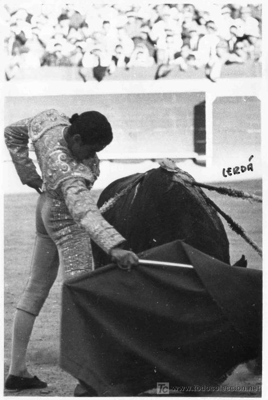 Stierkampf: FOTOGRAFIA ORIGINAL DE JOS&Eacute; CERD&Aacute; AL TORERO JOSE MANUEL INSAUSTI, TININ. PLAZA DE TOROS DE VALENCIA.