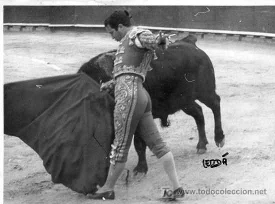 Stierkampf: FOTOGRAFIA ORIGINAL DE JOSE CERD&Aacute; AL TORERO DIEGO PUERTA. PLAZA DE TOROS DE CASTELLON.