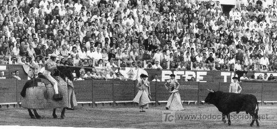 Tauromachie: FOTOGRAFIA ORIGINAL DE ARJONA DE UNA CORRIDA CONCURSO EN LA PLAZA DE TOROS DE JEREZ DE LA FRONTERA.