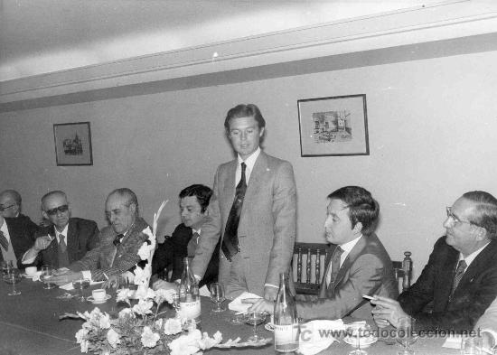 Tauromaquia: FOTOGRAFIA ORIGINAL DE ARJONA AL DIESTRO EL NI&Ntilde;O DE LA CAPEA CON PEPE LUIS VAZQUEZ.