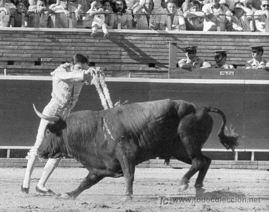 Tauromachia: FOTOGRAFIA ORIGINAL DE ARJONA AL DIESTRO ANGEL TERUEL. PLAZA DE TOROS DE HUELVA.
