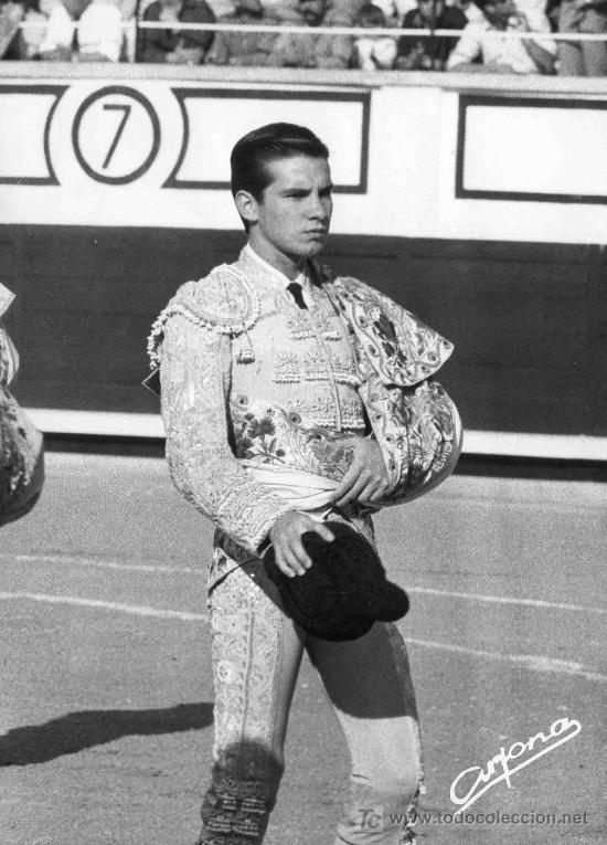Bullfighting: FOTOGRAFIA ORIGINAL DE ARJONA AL DIESTRO ANGEL TERUEL HACIENDO EL PASEILLO.